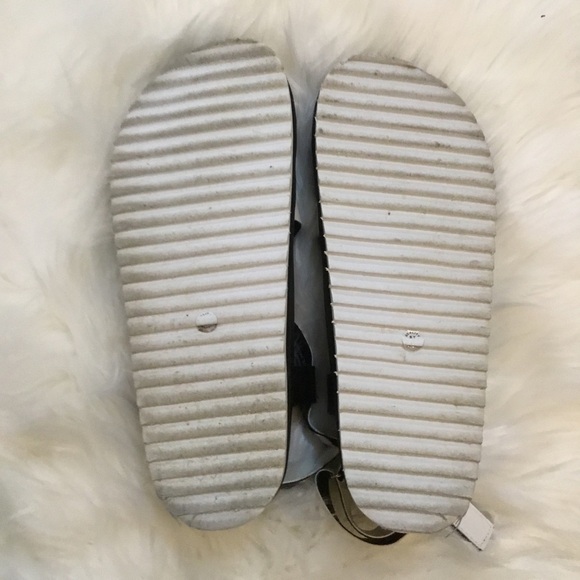 STYLUS size 8 black & white sandal with adjustable Velcro at heel - Picture 9 of 16